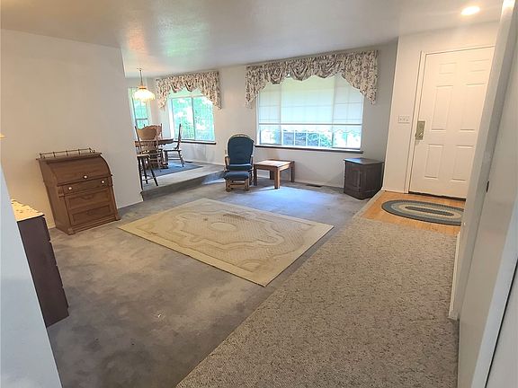 5th image of 4911 Beach Way NE