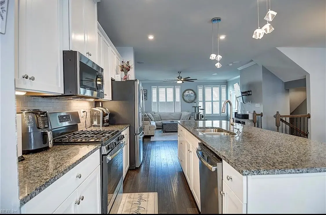 4 bed, 2410 sqft, $3,500 — Photo 2