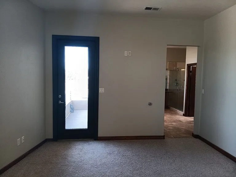 915 Edith Blvd NE — Photo 13