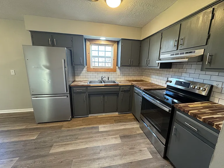 143 E Cheryl Ln — Photo 2