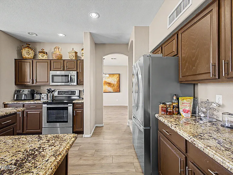 4518 E Rowel Rd — Photo 15