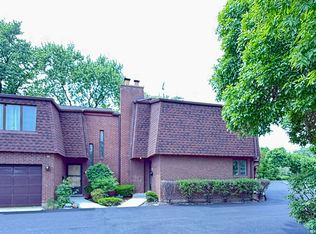 414 S Dee Rd, Park Ridge, IL 60068