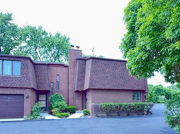 414 S Dee Rd, Park Ridge, IL 60068