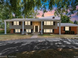 87 E Maryknoll Rd, Rochester Hills, MI 48309