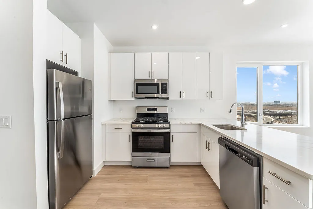2 bed, 1198 sqft, $3,200 — Photo 2