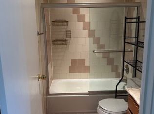 9445 Bay Colony Dr #6, Des Plaines, IL 60016