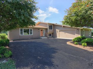 919 Cherokee Ct, Lake Villa, IL 60046
