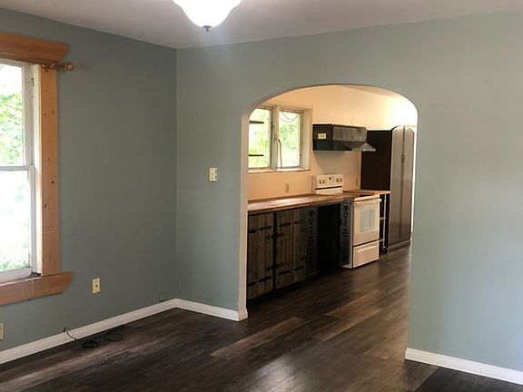 3rd image of 415 Central Ave