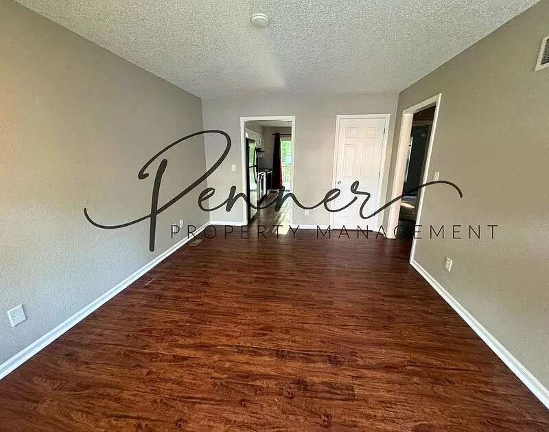 3 bed, 2.0 bath, 1128 sqft, $1,250 — Photo 3