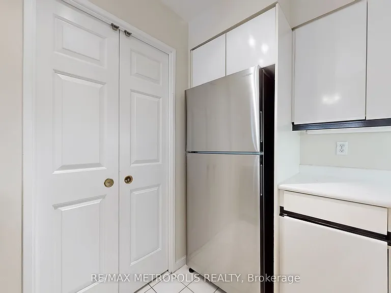 7 Carlton St #810 — Photo 24