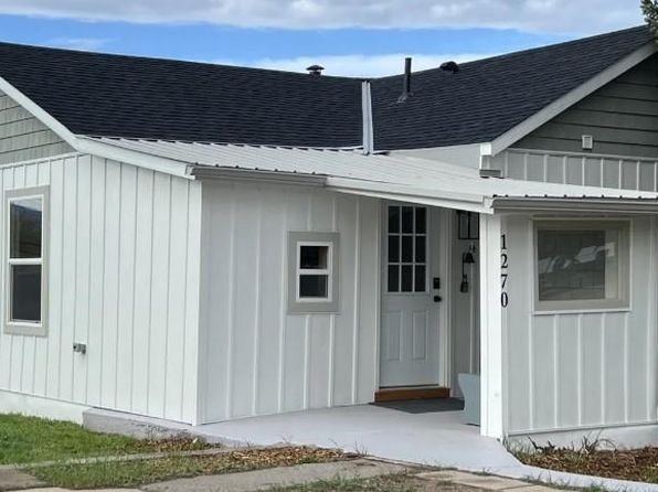 1270 Main St