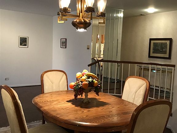 5th image of 1014 Lakeland Ct APT 1B