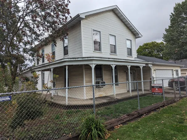 121 W Clay St, Clinton, IL 61727