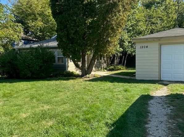 1204 N Hickory Ter