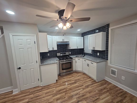 4th image of 2055 Carver St