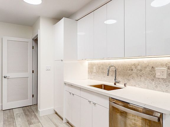 4th image of 2355 Scott St #14