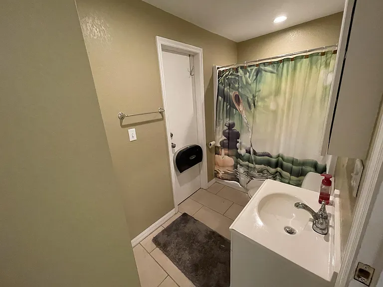 15 S Dollins Ave #B — Photo 7