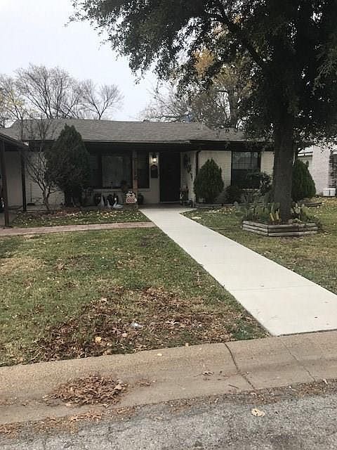 1st image of 216 Worthy St