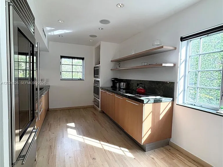 1520 Michigan Ave #1 — Photo 4