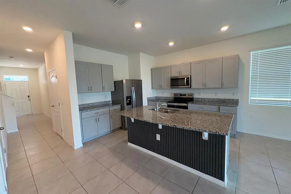 Building Photo - 1470 Isleta Loop