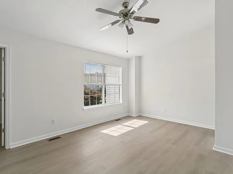 104 Monument Ct — Photo 14