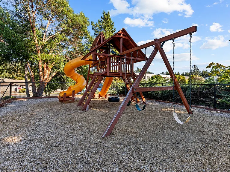 Evergreen Park Apartments in Olympia! — Photo 15
