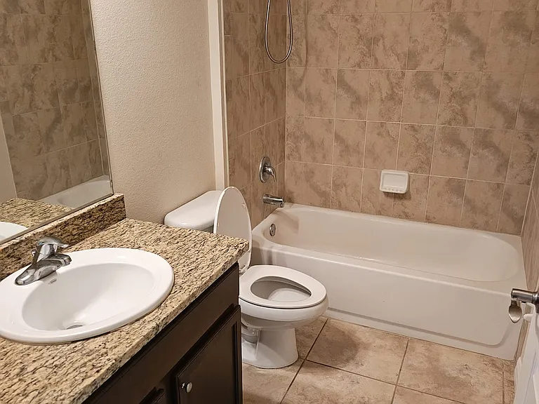 34 Richmond Dr — Photo 6