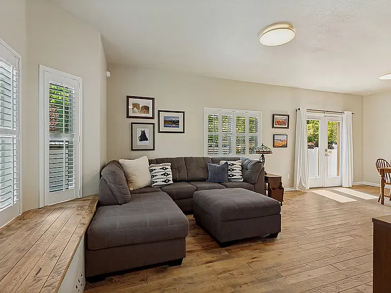 4 bed, 3.5 bath, 2061 sqft, $2,500 — Photo 4