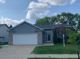 2922 Bandel Dr NW, Rochester, MN 55901