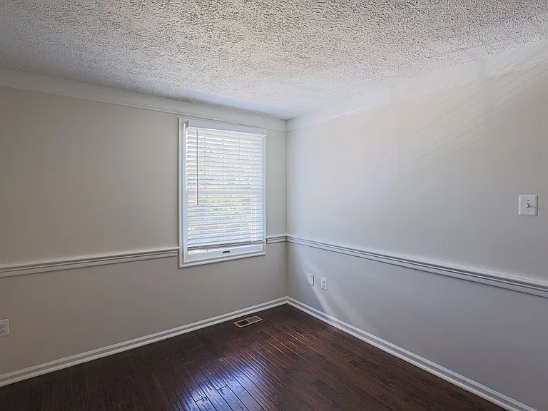 831 Comer Sq — Photo 33