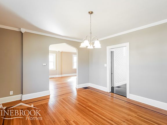 5th image of 107 N Sunset Pl