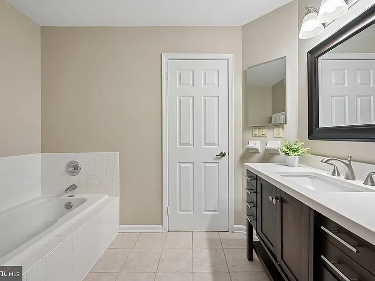 9 Miniver Ct — Photo 18