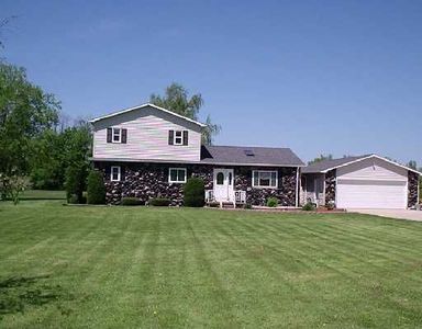 9876 Peach St, Girard, PA, 16417