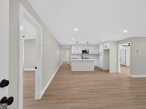 3rd image of 98 Viper Ln