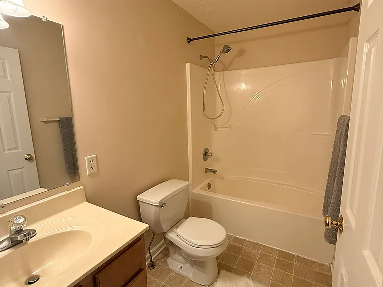 4816 N Ashcroft Ln — Photo 1