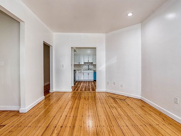 4th image of 32 Hawthorne St #1