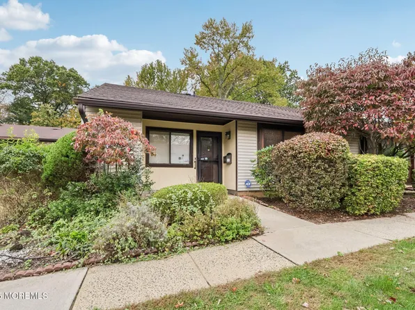150 Amberly Drive #A, Manalapan, NJ 07726