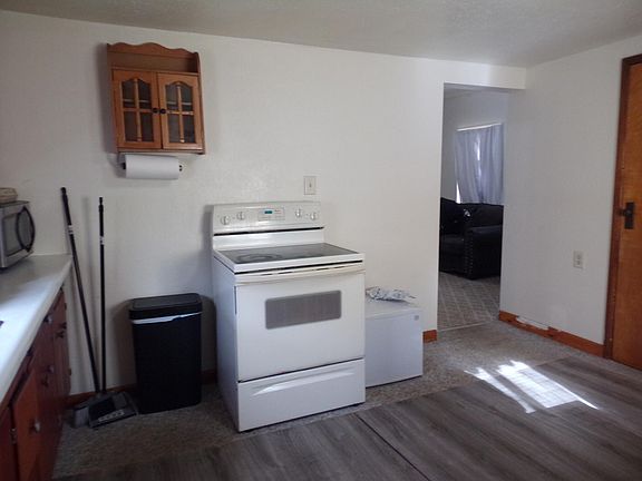 5th image of 901 W 3rd Ave