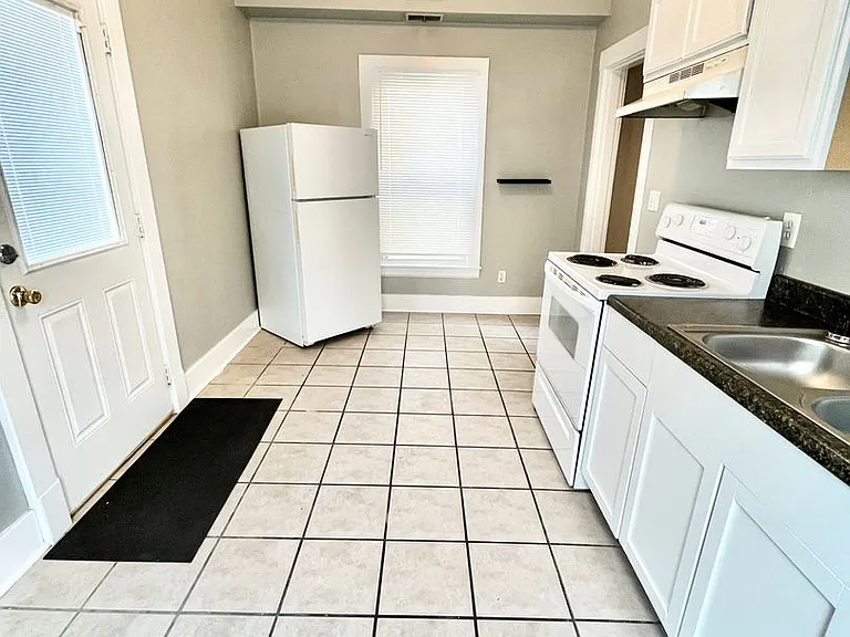 637 W Ormsby — Photo 9