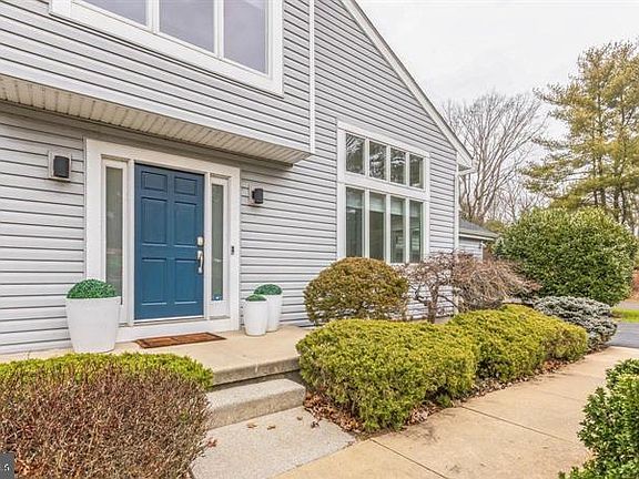 5th image of 501 Sunshine Lakes Dr