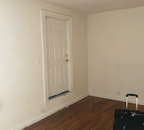 3rd image of 1527 York Ave APT 1R