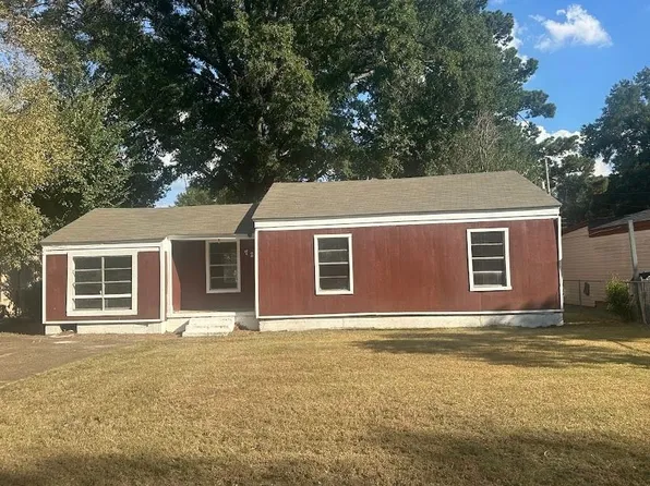 720 Macarthur Ave, Wake Village, TX 75501