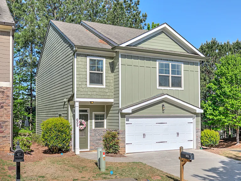 605 Summit Point #A — Photo 2