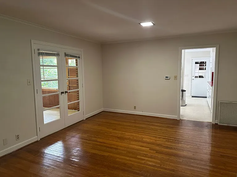 1115 Woodburn Rd — Photo 19
