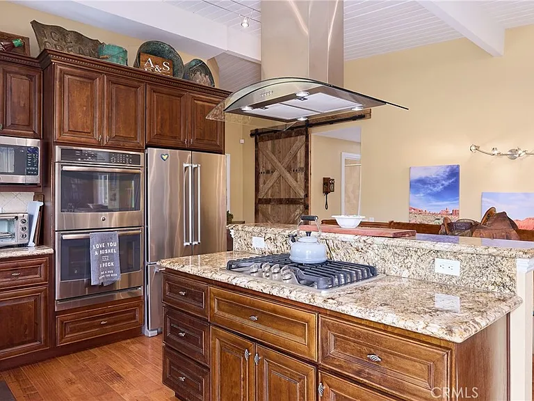 1014 Hacienda Dr — Photo 13