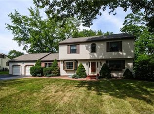 27 Waverly Ter, Shelton, CT 06484