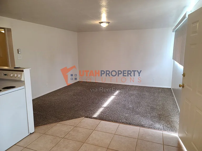 4951 S Center St #6 — Photo 4