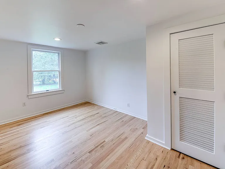 319 Three Mile Harbor Rd — Photo 10