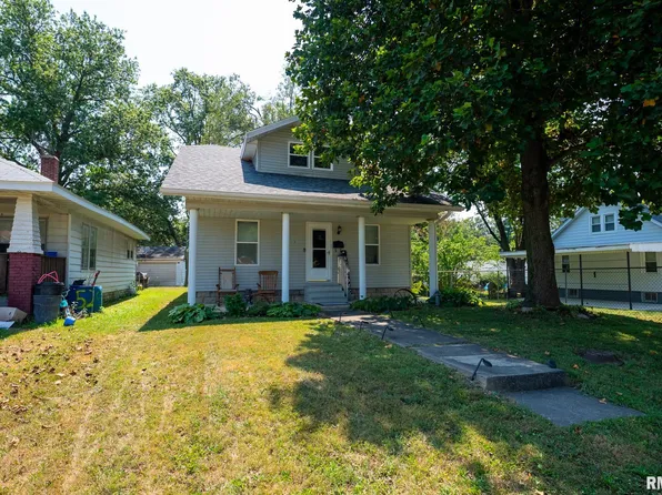 515 Oglesby St, Salem, IL 62881