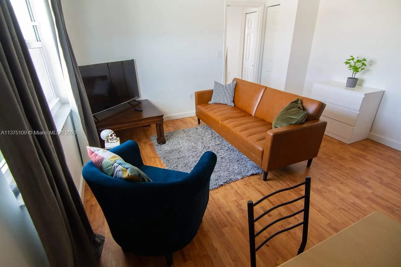 Hibiscus South Condo — Photo 4